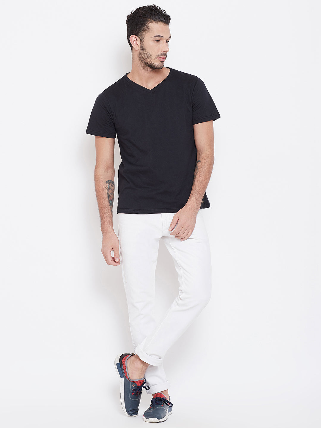 Men Black Solid V Neck T-shirt - JUMP USA