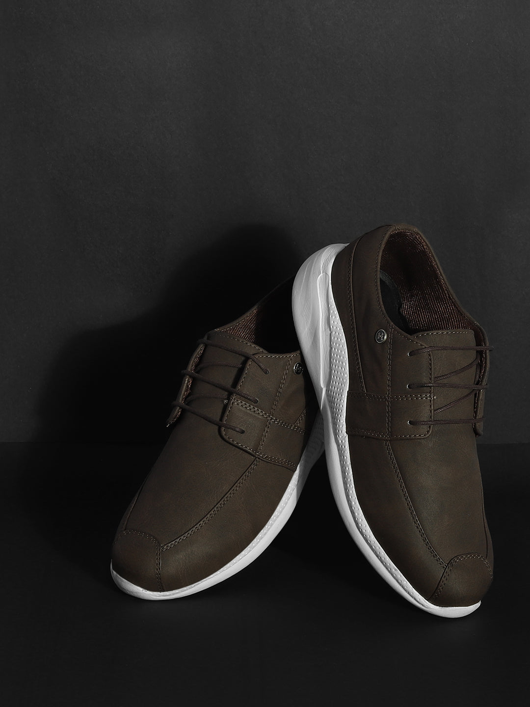 Casual shoes for mens with price Clearance